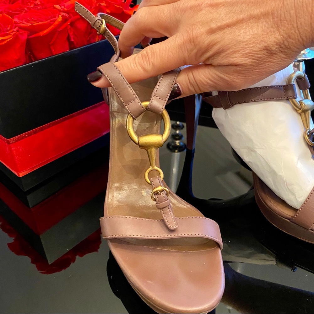 AUTH GUCCI TAN LEATHER PLATFORM W/ GOLD HORSEBIT - Picture 4 of 16